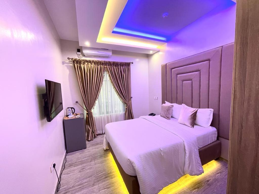 Hotel God's Touch Signature