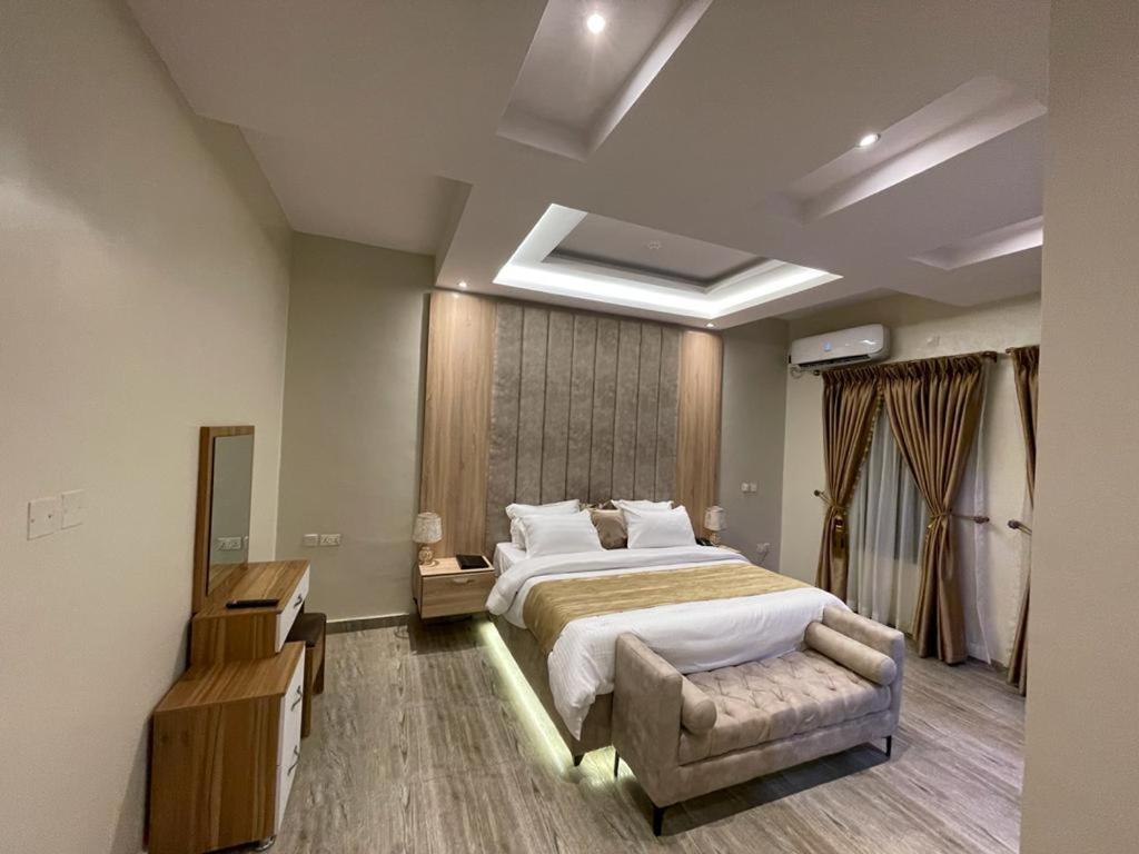 Hotel God's Touch Signature