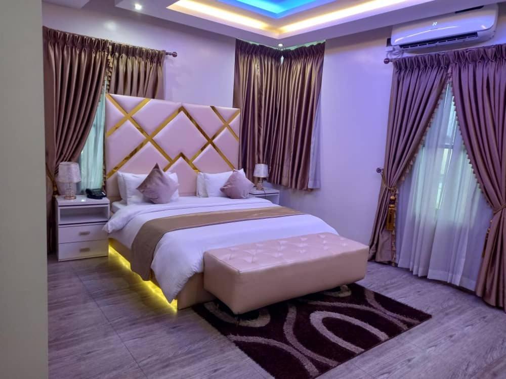 Hotel God's Touch Signature 4*